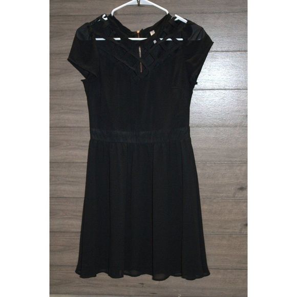 Xhilaration Black Dress with Criss Cross Pattern on Front Size Small - Picture 1 of 5